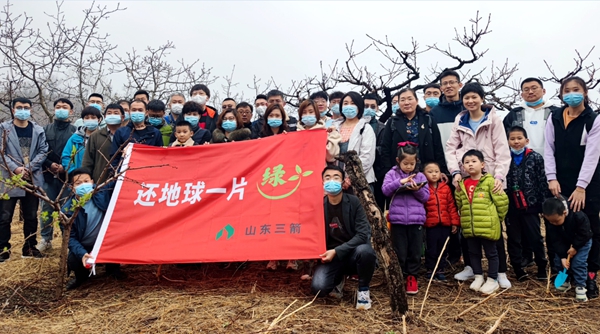 山東三箭集團(tuán)各基層黨支部開展公益植樹活動(dòng)